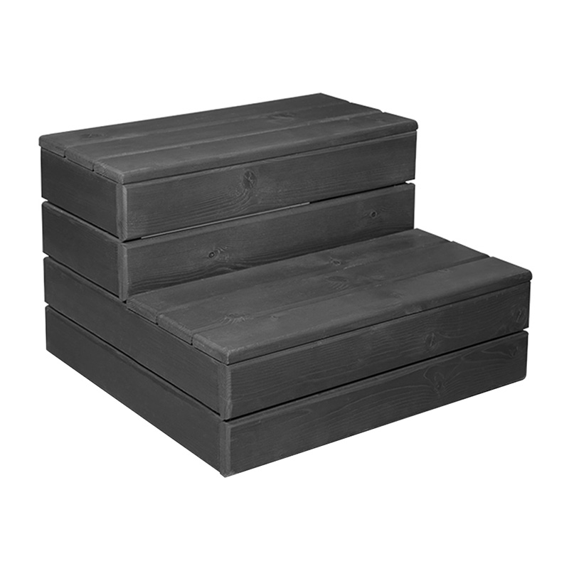 Marche de spa en bois