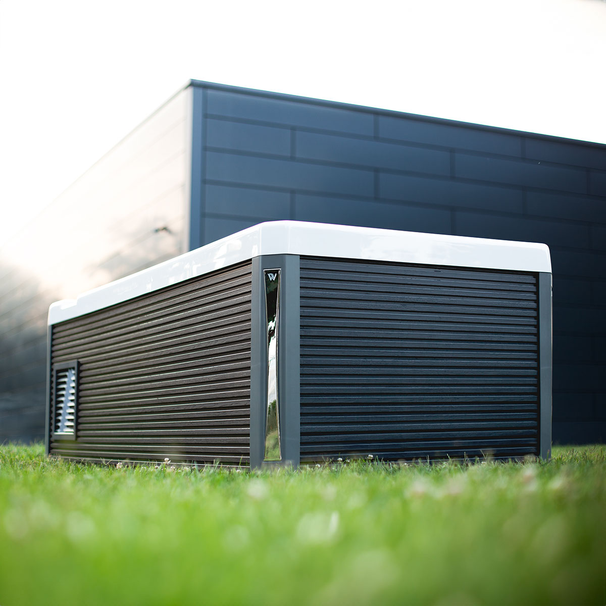 Iceland_cold_plunge-tub_lifestyle12