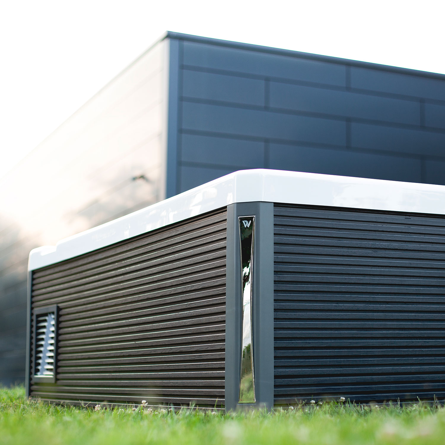 Iceland_cold_plunge-tub_lifestyle22